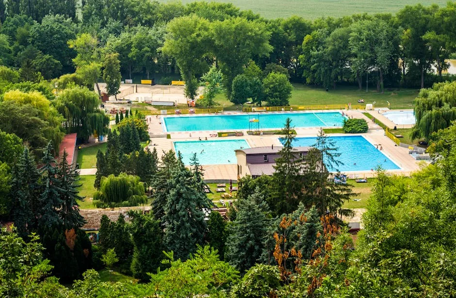 Băile publice și piscinele acoperite din București: program și tarife