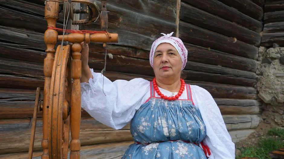 O rusoaică mamă a patru copii scrie istorie în alpinism: a escaladat Everestul fără oxigen