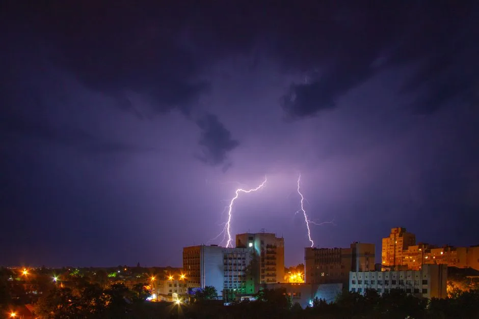 Furtuni devastatoare în Moldova: Drumuri inundate și culturi distruse