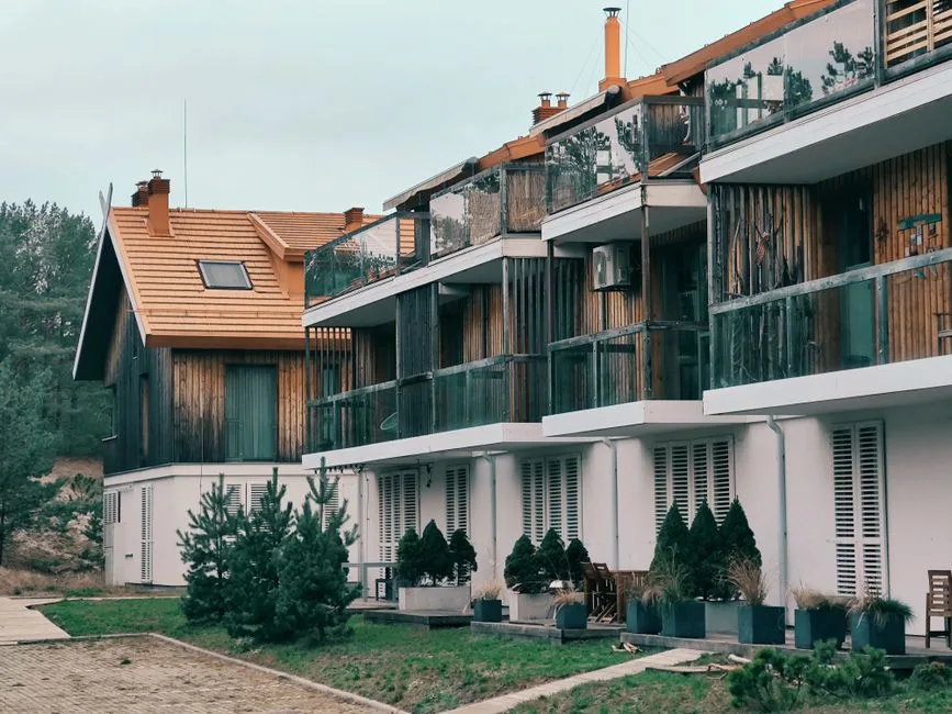 Vilele și Apartamentele de Protocol: O Privire Asupra Moștenirii RA-APPS