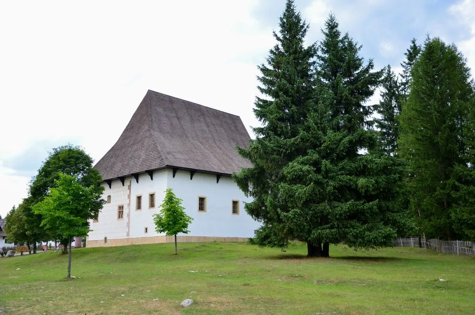 Biserica fortificată din Moșna, afectată de prăbușiri: vizitele suspendate pentru siguranța vizitatorilor