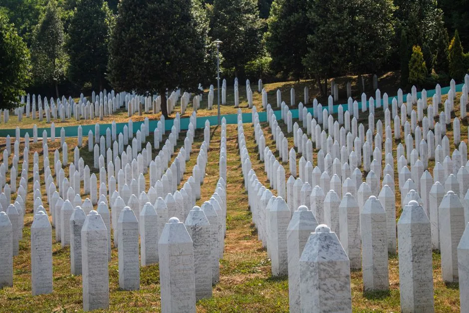 Un cimitir al egalității: Povestea necunoscuților din Dumbrava