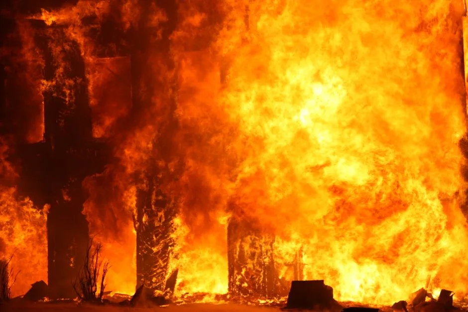 Incendiu devastator în Spania: 11 vieți pierdute, victime străine confirmate