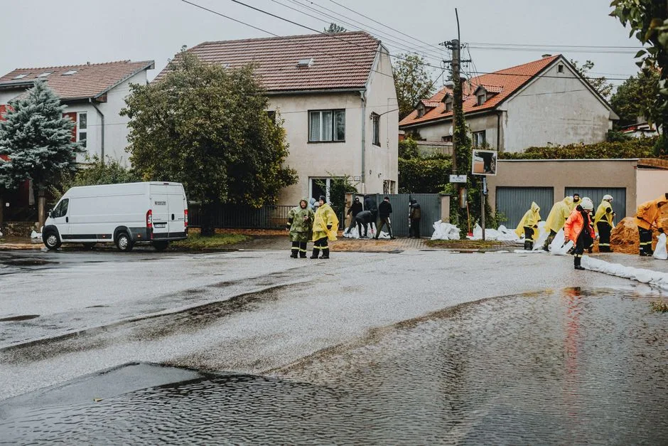 Furtuni devastatoare se pregătesc să lovească Bucureștiul și alte județe din țară