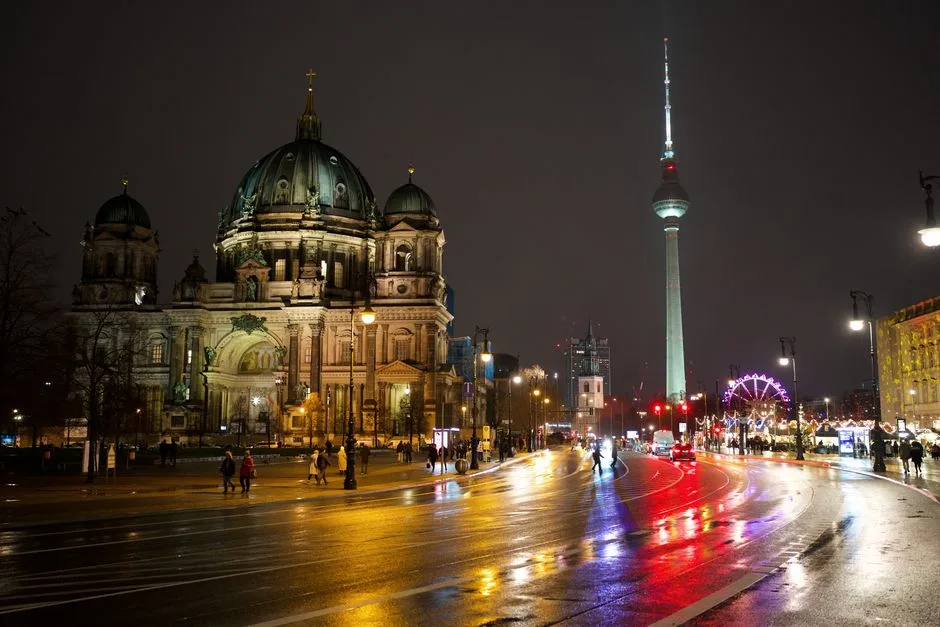 Atac tragic la Berlin: Un mort și 16 răniți la Gay Pride, suspect căutat