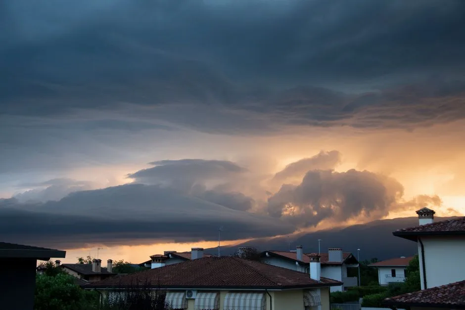 Se anunță fenomene meteorologice extreme în București și 34 de județe din țară