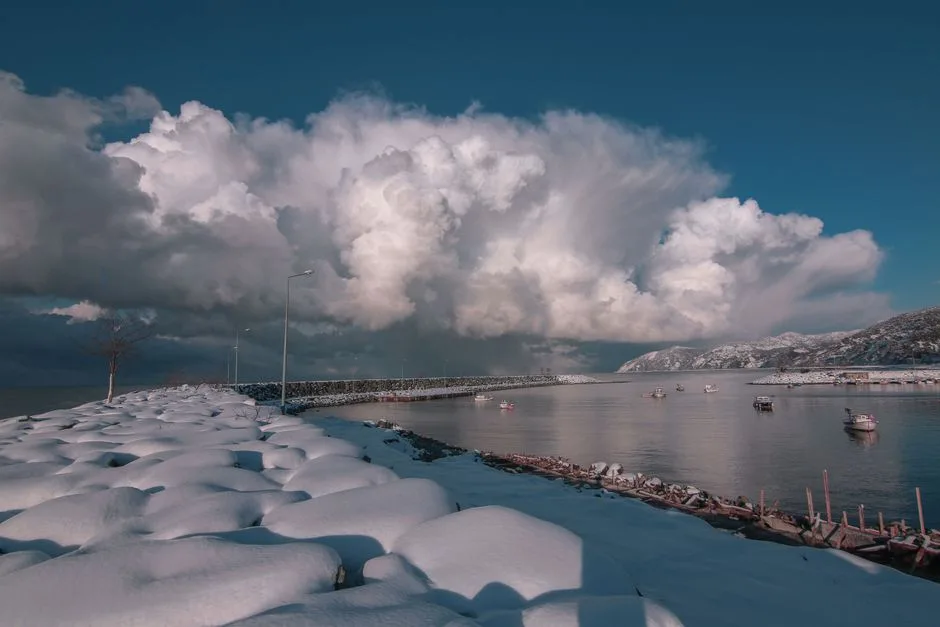 Meteo extrem: România sub cod roșu de caniculă și vijelii devastatoare