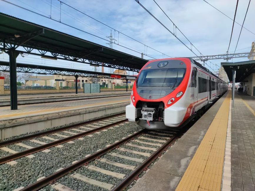 Primul tren PESA, simbol al modernizării transportului feroviar românesc, a fost lansat în circulație