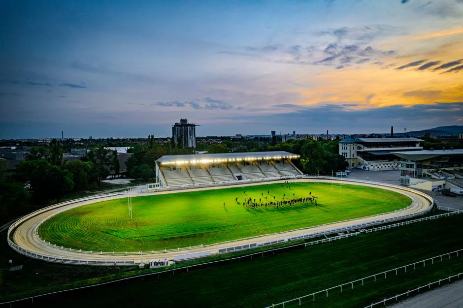 Stadionul s-a închis în prima zi de Untold, iar Sting a fost nevoit să aștepte