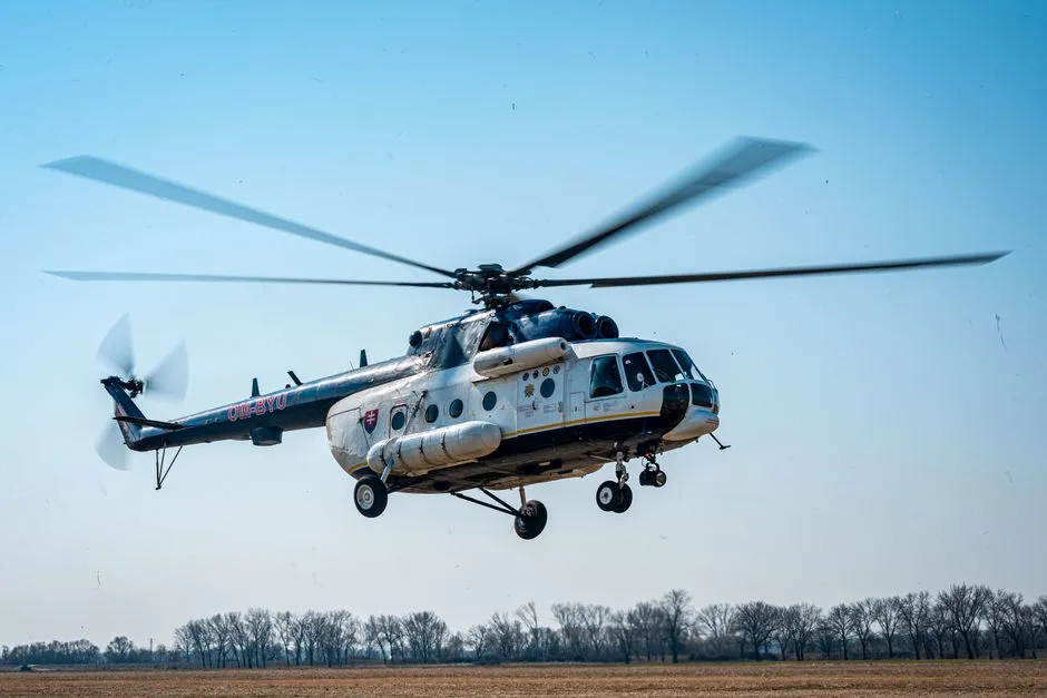 Elicopter aterizat ilegal într-un centru de echitație din București: incident cu urmări