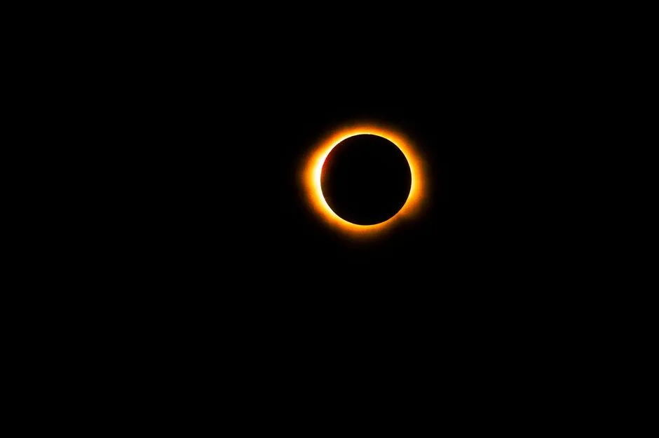 Eclipsa de Soare din 2026: Detalii Esențiale pentru Cetățenii din România