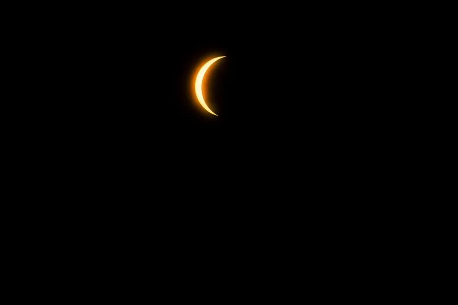 Fenomenul rar al eclipsei solare: o privire captivantă asupra cerului