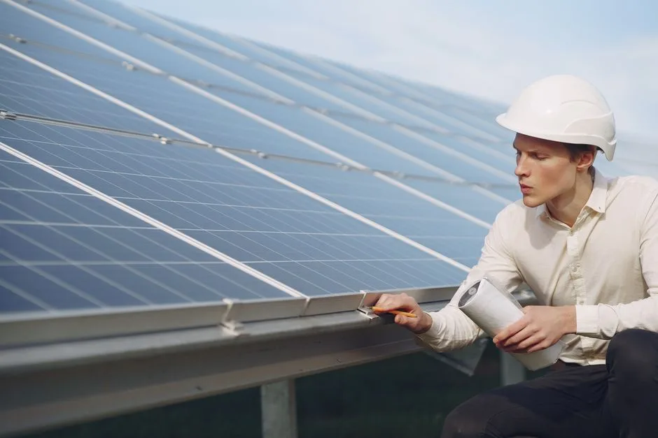 Energia fotovoltaică determină România să își crească exporturile de electricitate