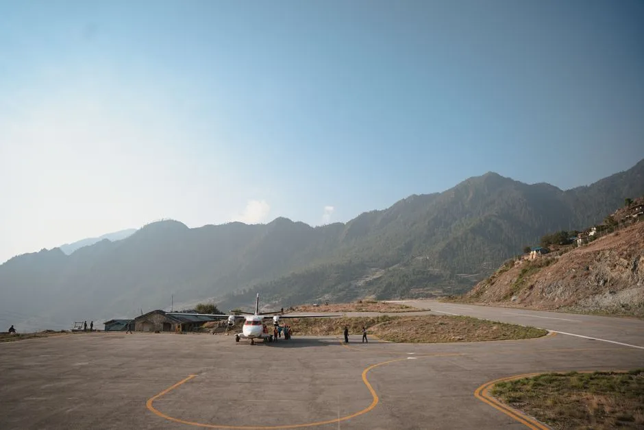 Miracol în Nepal: Doi muncitori salvați după zile de căutări în tunelul în care au fost prinși