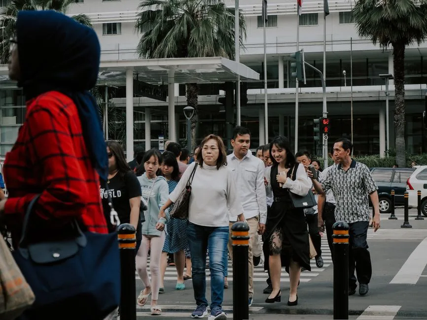 Turiștii din Indonezia: Aproape 200.000 de oameni afectați de erupția unui vulcan periculos