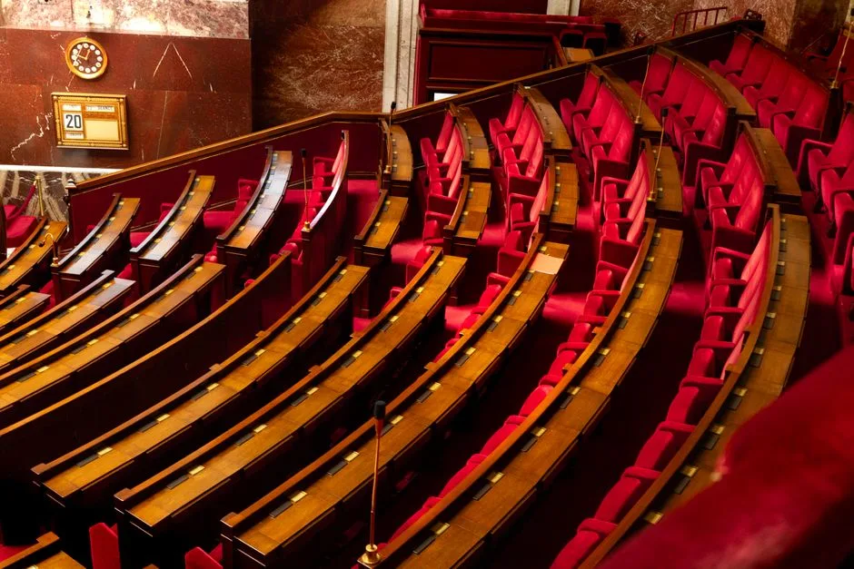 Comisia de anchetă în Senat: Controversele întâlnirii Bolojan - șefă CCR