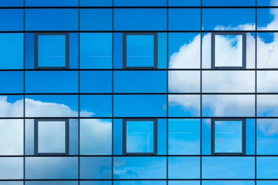 Windows 11 introduce Cloud Rebuild: reinstalare completă fără stick USB