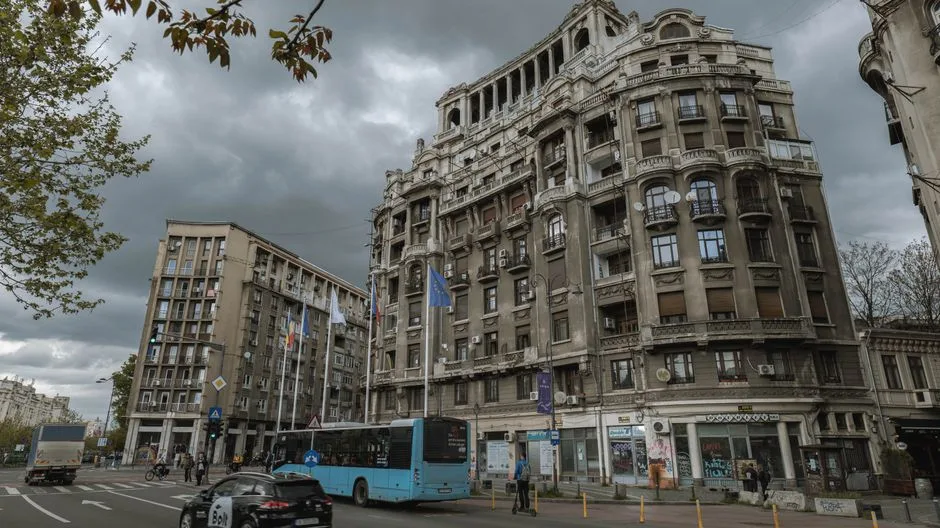 Bucureștiul scrie istorie: 20.000 de oameni s-au așezat la cea mai lungă masă din lume