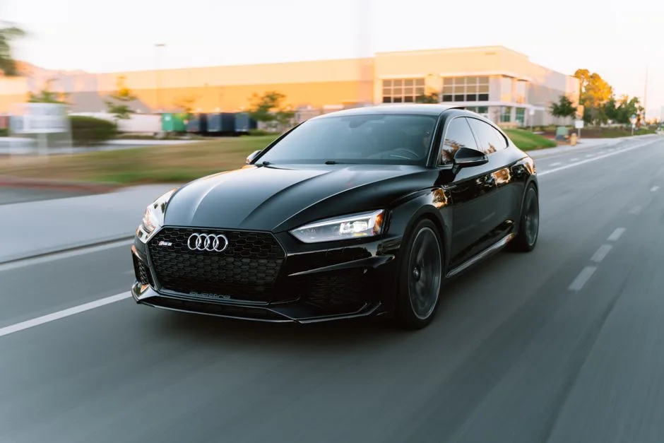 Audi RS4, o bijuterie pe patru roți, găsită după 18 ani de hibernare într-un garaj