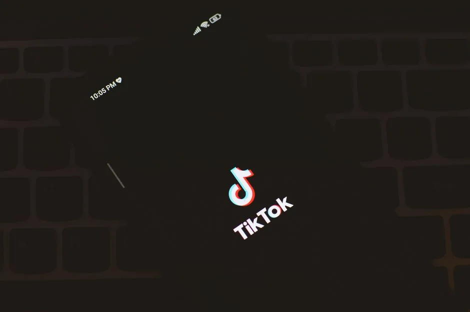 Fenomenul „strigoilor” pe TikTok: O realitate neagră în satul din Brăila