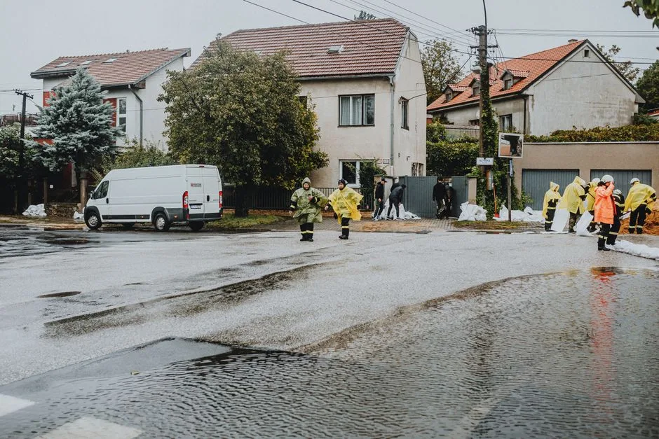 Se anunță vreme severă: ploi torențiale și furtuni în București și alte zone din țară
