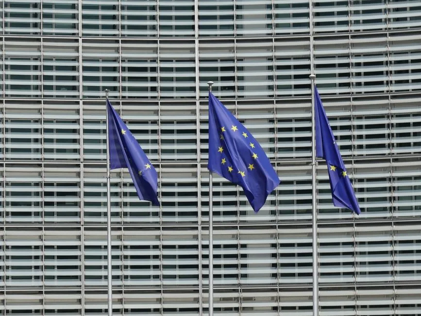 Europa își consolidează apărarea: Propunerea Ursulei von der Leyen pentru un nou „Articol 4” în fața amenințărilor rusești