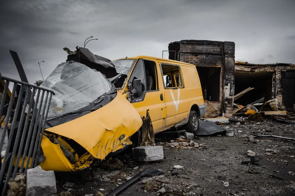 Un accident tragic pe șoselele din București: Tânăr decedat și doi răniți grav