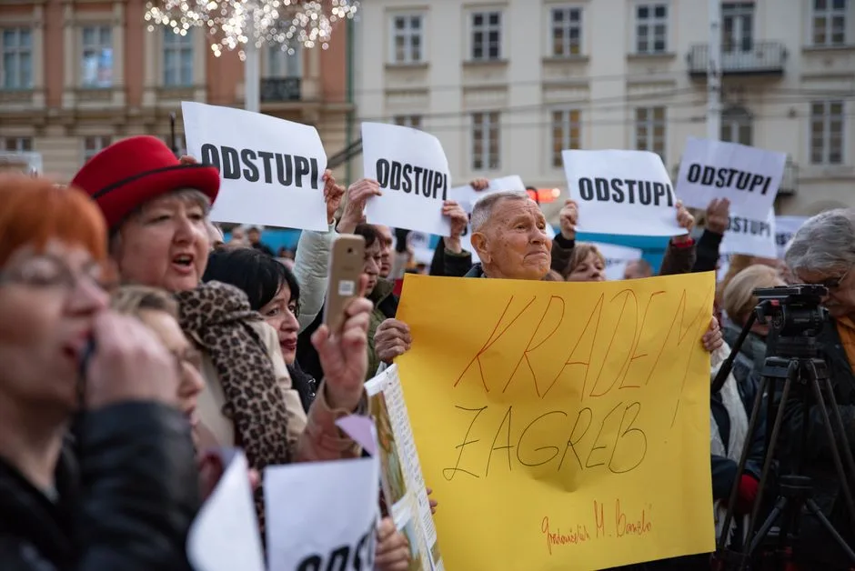 Protest masiv în Piața Victoriei împotriva extremismului, cu măsuri de siguranță din partea Jandarmeriei