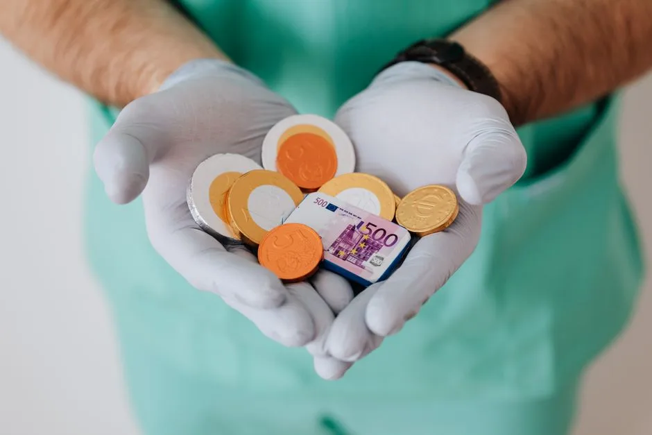 Salariile din domeniile medicale depășesc așteptările, aducând o competiție acerbă pe piața muncii
