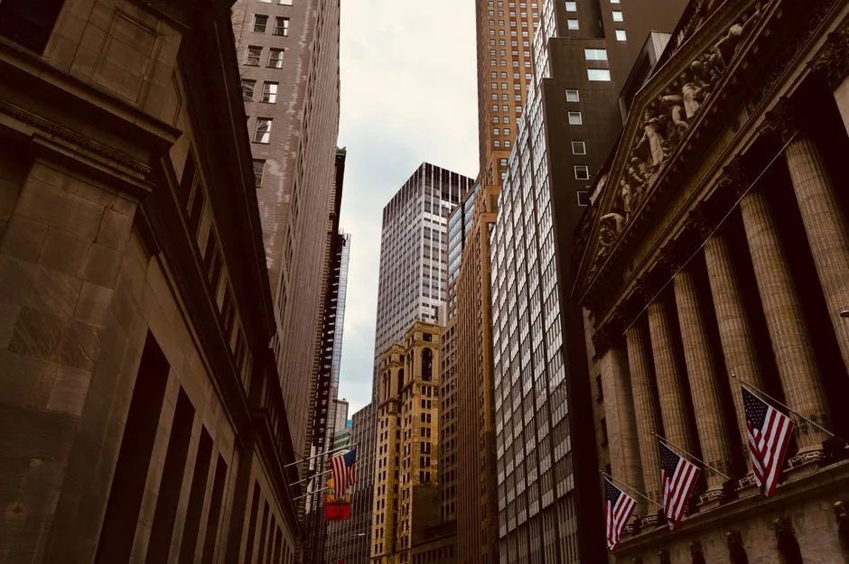 Investitorii de pe Wall Street își adaptează strategia: Vânzările masive de titluri de stat americane continuă