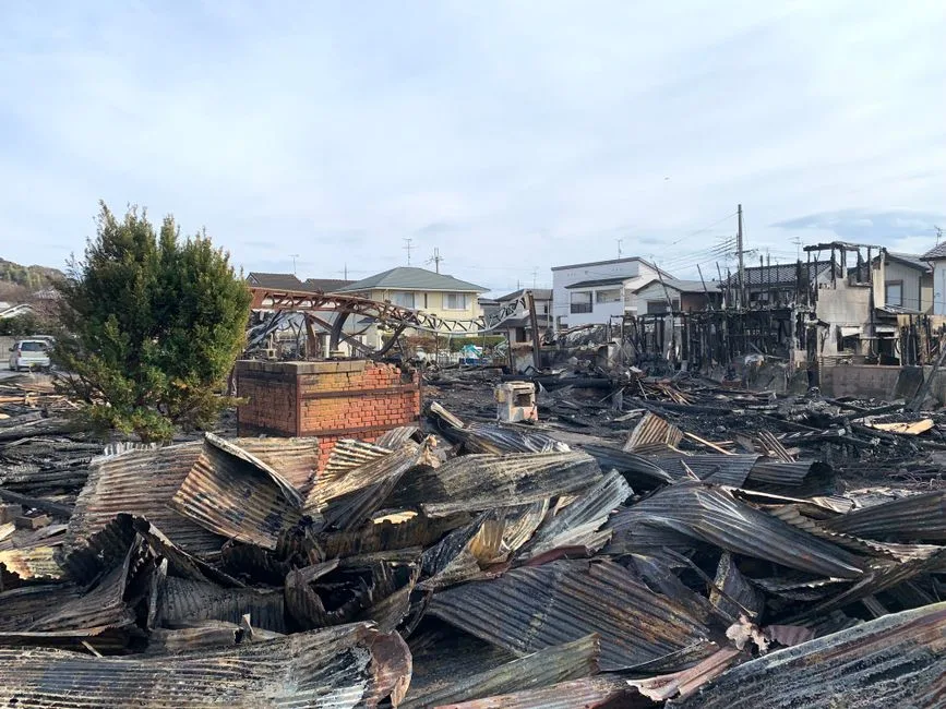 Incendiu devastator la o stație de reciclare din apropierea Sibiului, cu degajări intense de fum