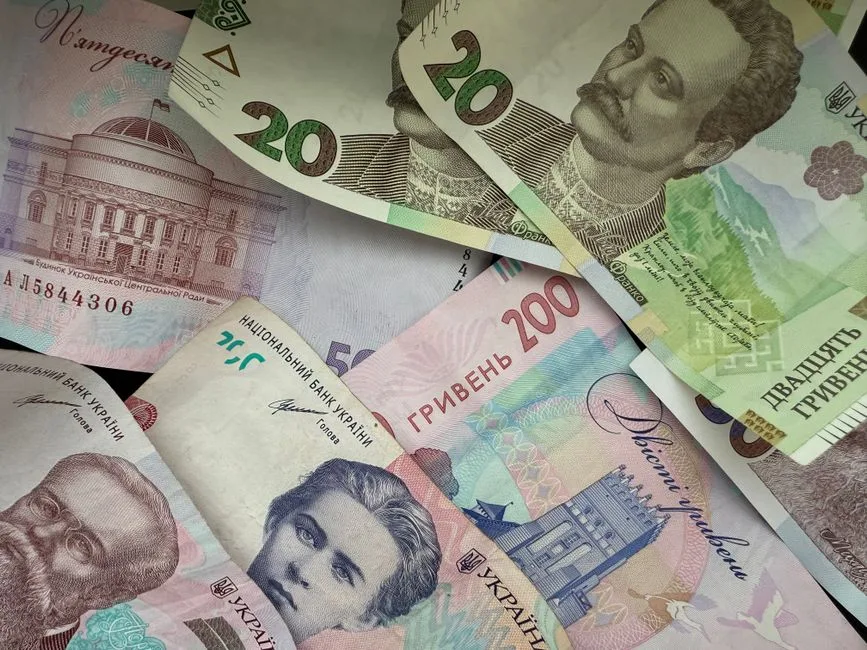 Evo­luția cursului valutar: Euro atinge noi maxime istorice, provocând îngrijorări economice