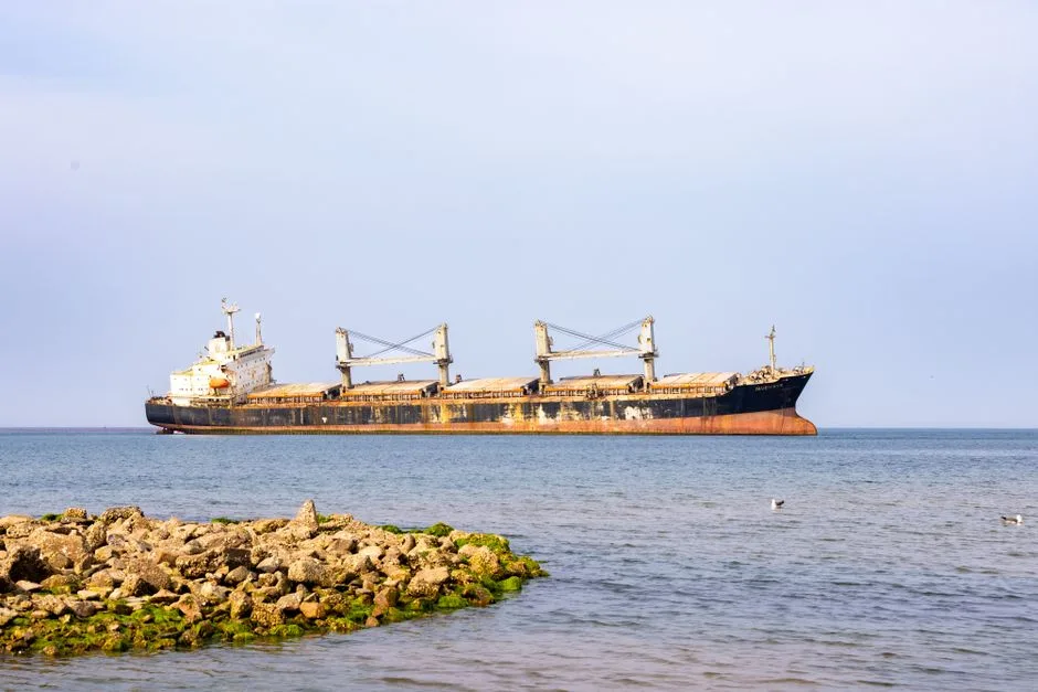 Nava cargo abandonată în Marea Neagră, un nou semn al tensiunilor din zonă