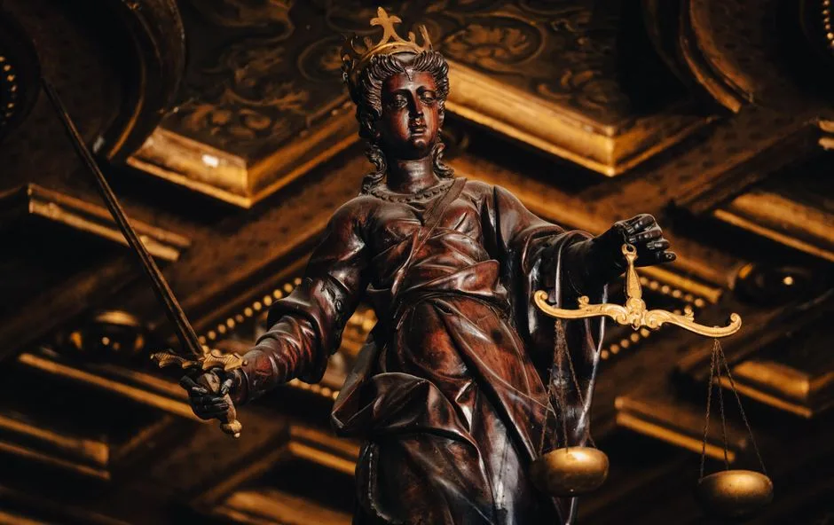 Justiția în România: Sondaje și Controverse