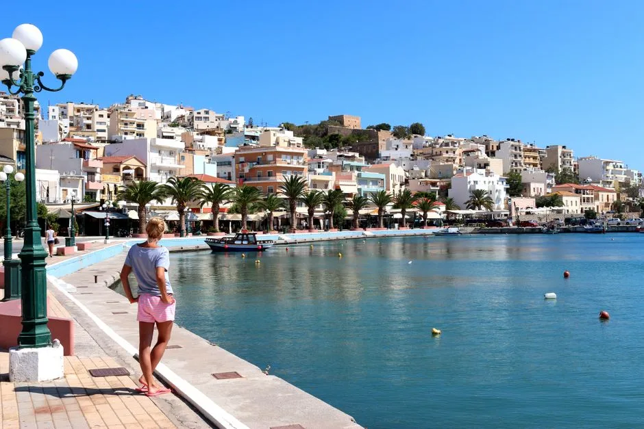 Viața la pensie în Grecia: câți bani sunt necesari pentru o familie de pensionari români?