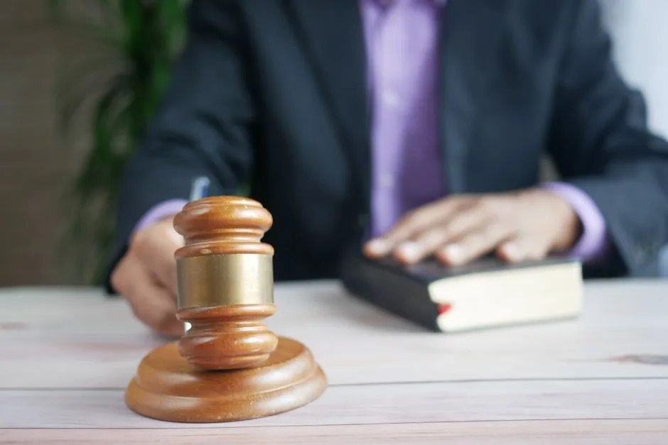 CCR a decis: Interdicția pentru înalții funcționari publici de a candida la funcții de demnitate publică este neconstituțională