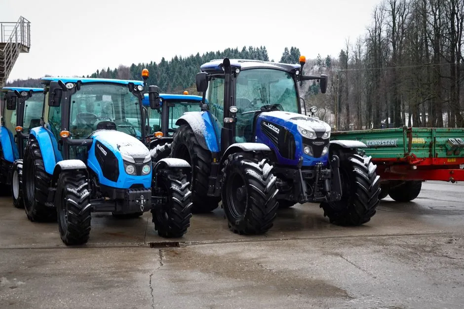 Noua eră a utilajelor agricole: JCB Fastrac 6000, combinația perfectă între agilitate și putere