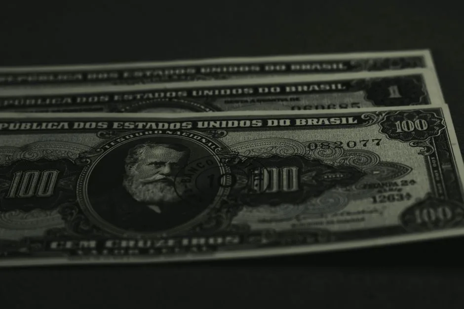 Evoluția cursului valutar BNR din 7 octombrie 2026: Euro cedează teren, dolarul câștigă teren