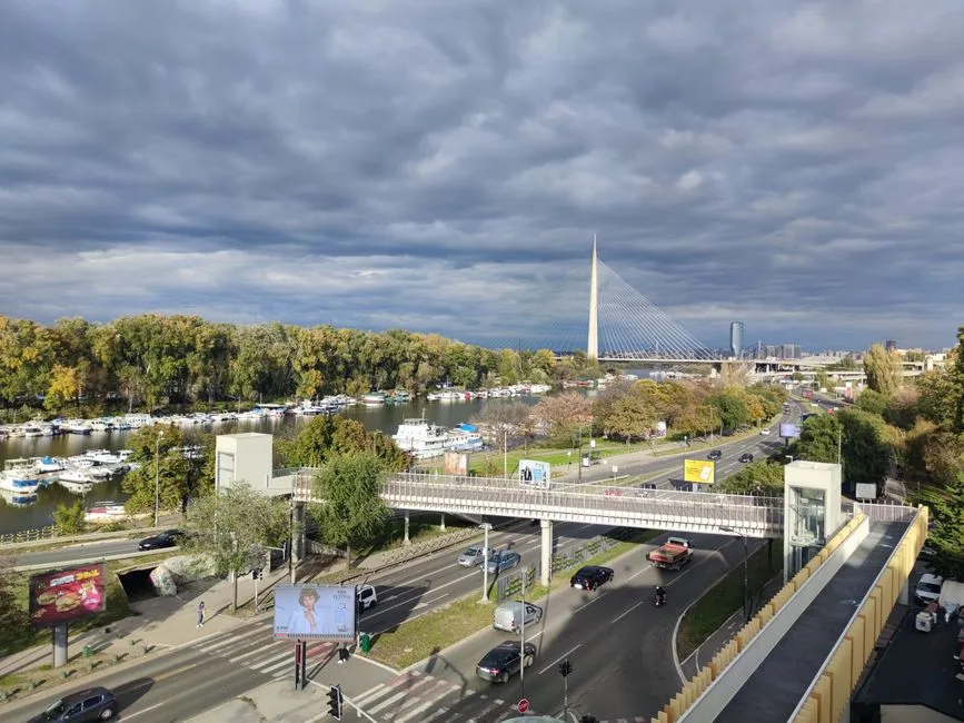 Podul pietonal inaugurării: o realizare controversată în inima Bucureștiului