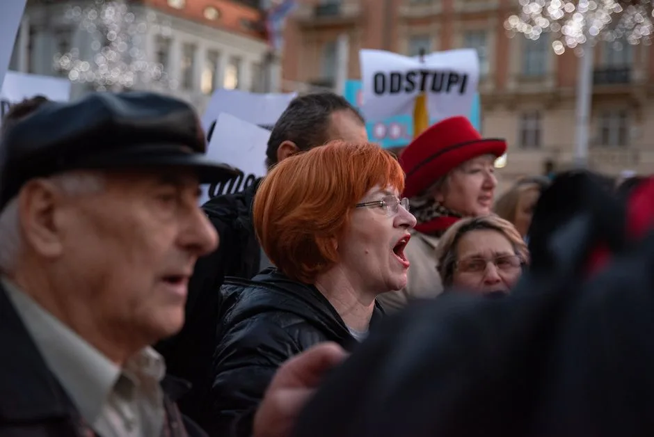 „Bucureștenii protestează împotriva părinților care blochează traficul pentru a-și duce copiii la școală”