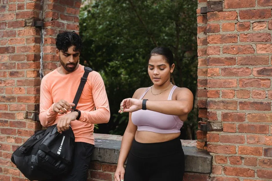 Noua generație Fitbit Edge de la Google: Inovații în monitorizarea sănătății cu GPS și ecran AMOLED