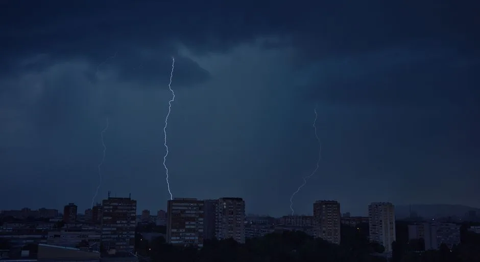 Furtuni și ninsoare în capitală: ANM emite Cod galben pentru București și 12 județe