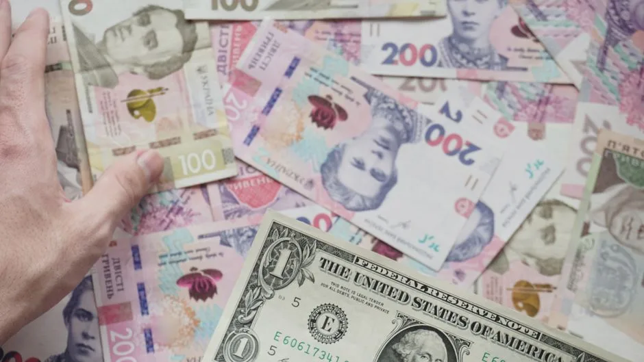 Evoluția cursului valutar BNR: Creșteri pentru euro și lira sterlină, scădere pentru dolar