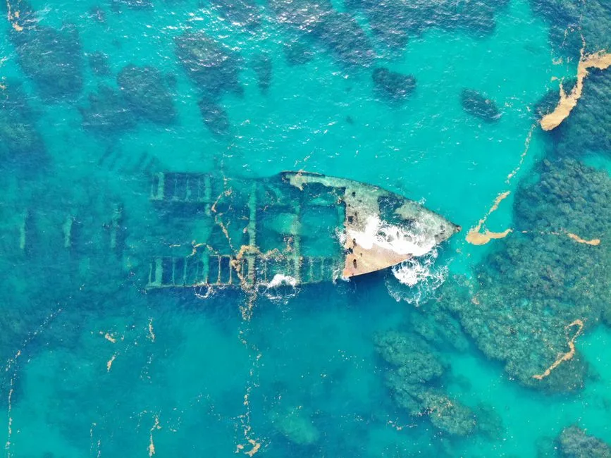 Nave scufundate în strâmtoarea Ormuz: escaladarea tensiunilor maritime