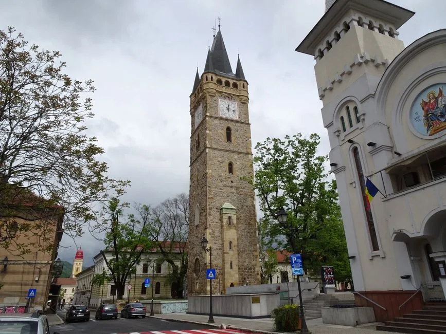 Creșterea alarmantă a datoriei publice în România: Impactul asupra economiei naționale