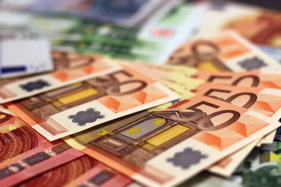 Evoluția Euro și Impactul Majorării Dobânzilor de către Banca Centrală Europeană