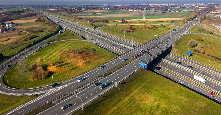 Inovație pe drumuri: Autostrada în carouri roșii, o abordare neconvențională pentru siguranța rutieră