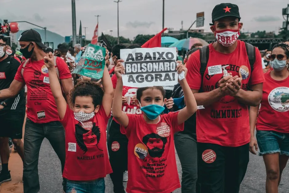 Flavio Bolsonaro părăsește Brazilia în ciuda interdicției de a călători: Destinația sa surprinzătoare