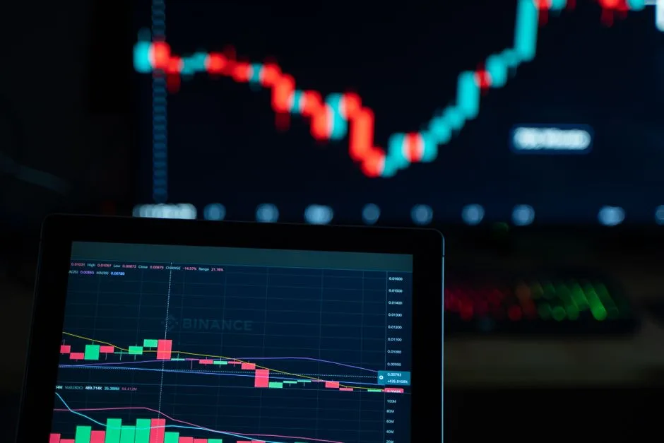 Criza Binance: Suspendarea depunerilor și retragerilor în urma unui atac major de securitate