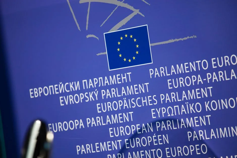 Criza politică din Polonia: demiterea șefului Curții Constituționale și mobilizarea forțelor de ordine